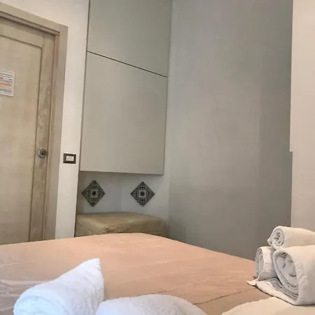 Nocleg ze śniadaniem International Neapol