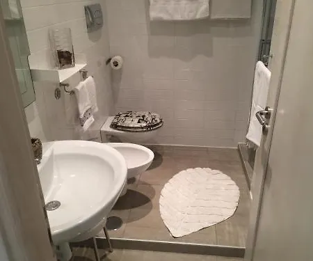 International 4* Naples
