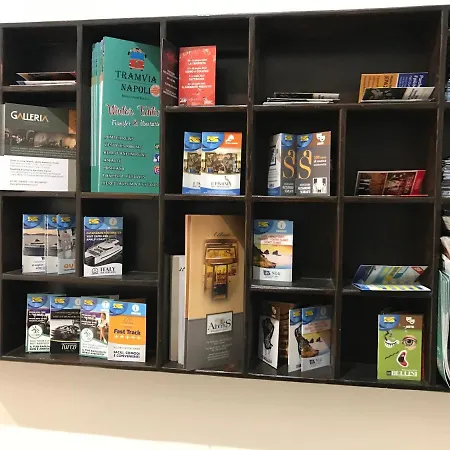 Alojamento de Acomodação e Pequeno-almoço International Nápoles